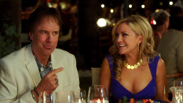 (L-r) KEVIN NEALON as Eddy and JESSICA LOWE as Ginger in Warner Bros. Pictures' romantic comedy "BLENDED," a Warner Bros. Pictures release.  Photo Credit: Courtesy of Warner Bros. Pictures. © 2014 WARNER BROS. ENTERTAINMENT INC.