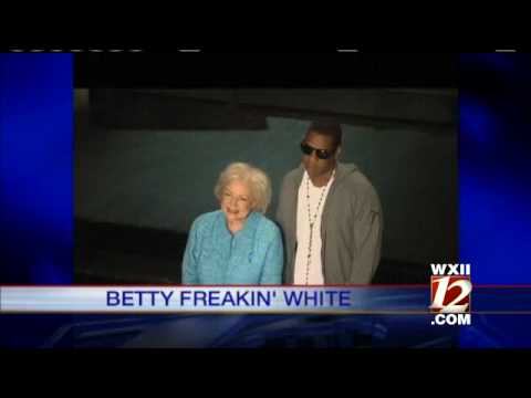 Betty White To Host SNL