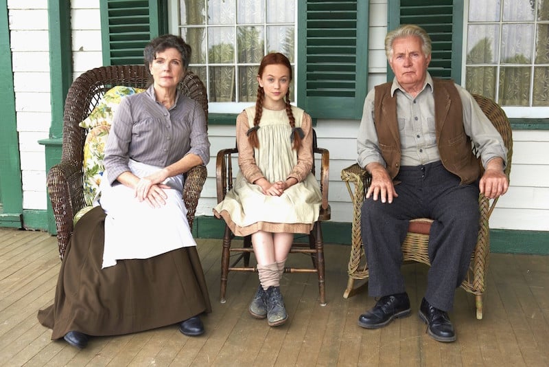 (From L to R) Sara Botsford, Ella Ballentine and Martin Sheen in Lucy Maud Montgomery&apos;s Anne of Green Gables (CNW Group/YTV Canada Inc.)