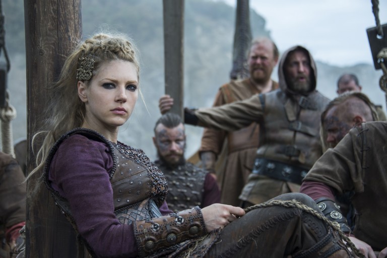 Vikings-Season-4-Episode-7-Ragnar-Travis-Fimmel-and-Yidu-Dianne-Doan-670x447