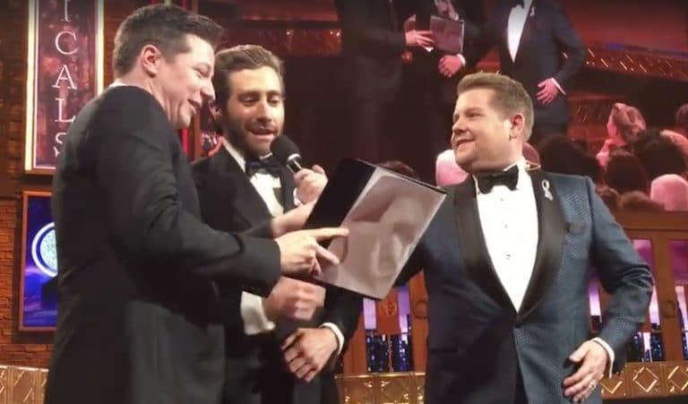 Sean Hayes and Jake Gyllenhaal singing A Whole New World with Tony Awards host James Corden