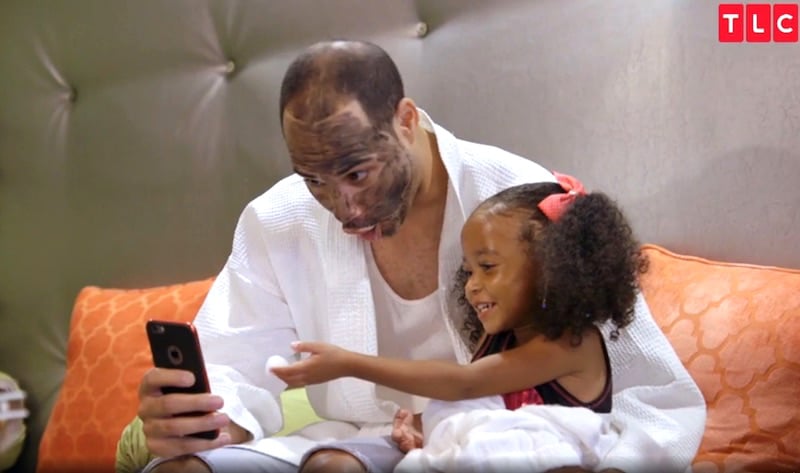 Chloe and her dad having a pampering session at a spa before the pageant on Little Miss Atlanta