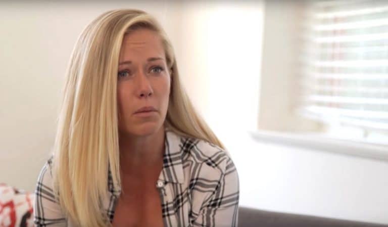 Kendra Wilkinson looking angry on Kendra on Top