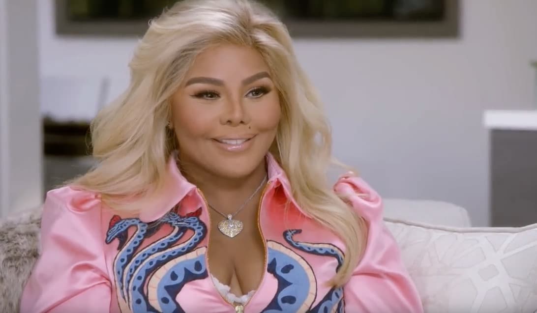 Lil' Kim smiles at reading with Tyler Henry