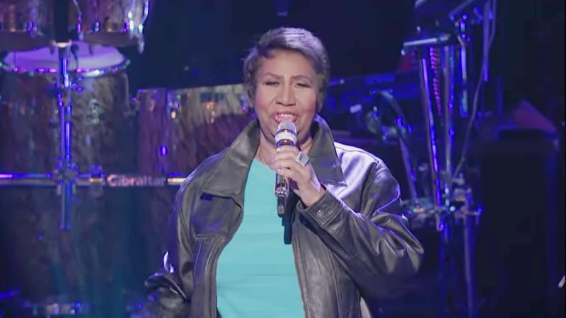 Aretha Franklin sings I Will Survive on American Idol