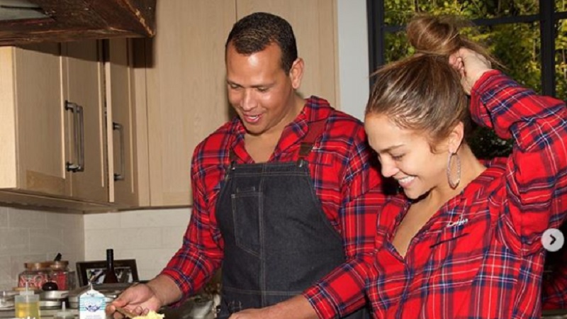Lopez and Rodriguez make Christmas breakfast together