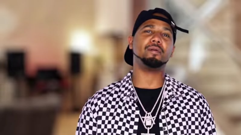 Juelz Santana in the Love & Hip Hop confessional