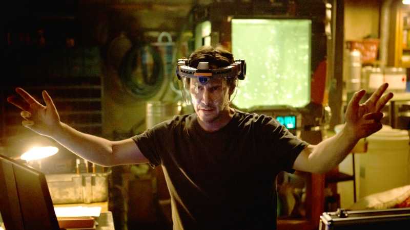 Keanu Reeves as a mad scientist in Replicas.