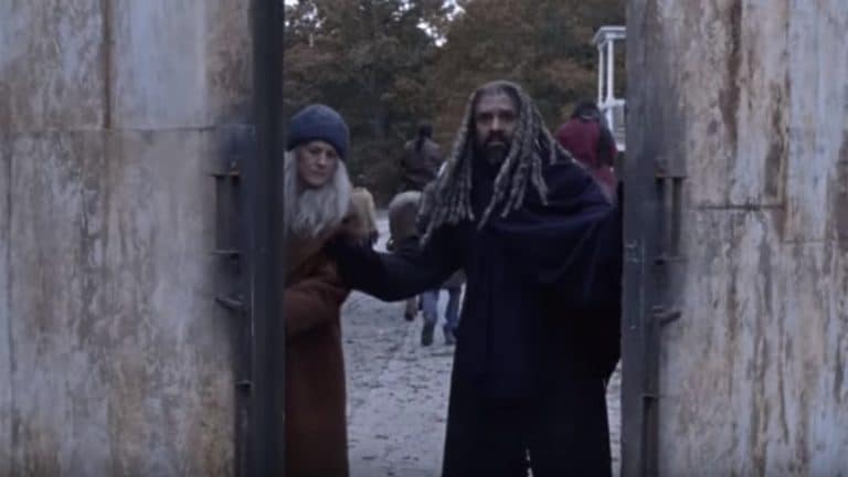 Carol and Ezekiel close the gates to the Kingdom.
