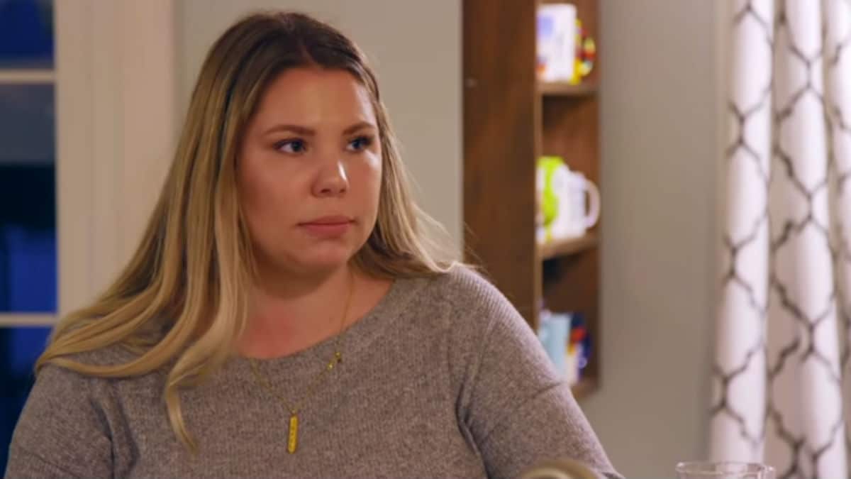 Kailyn Lowry talking to a friend on Teen Mom 2