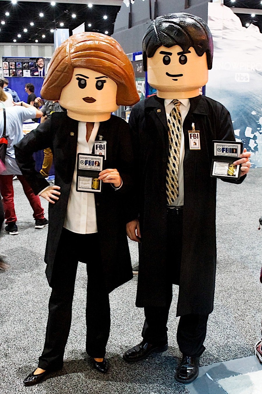 LEGO Mulder and Scully from the X-Files