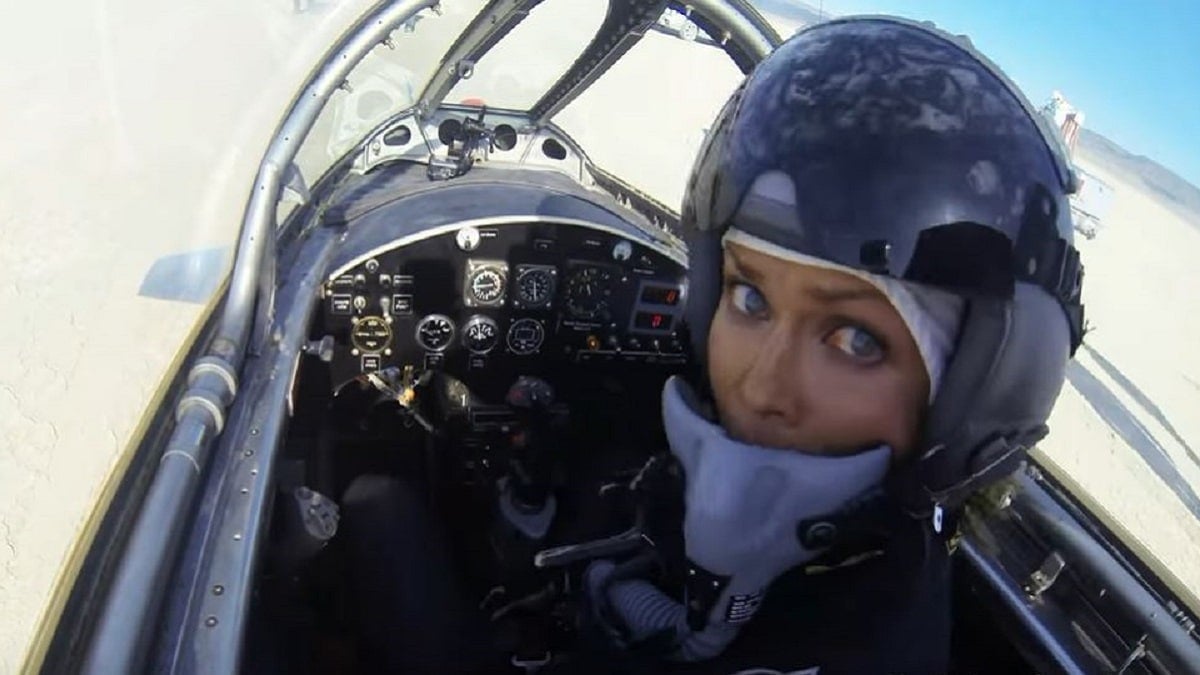Jessi Combs sets 4-wheel land speed record