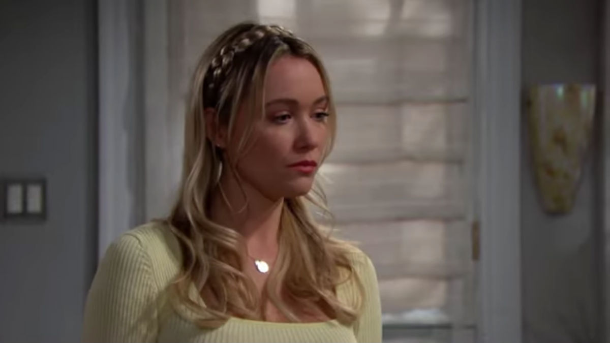 Katrina Bowden as Flo on The Bold and the Beautiful.