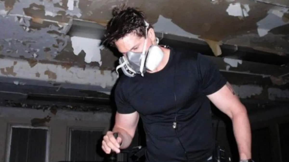 Why does Zak Bagans from Ghost Adventures wear a mask?