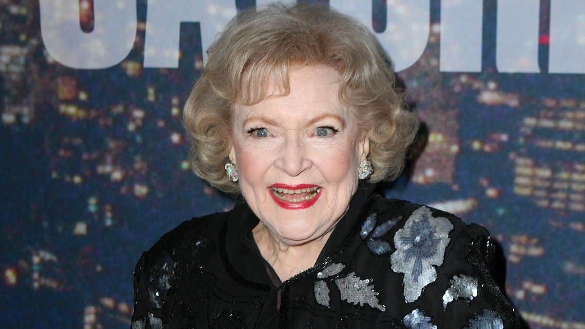 betty white death hoax sweeps internet with viral posts