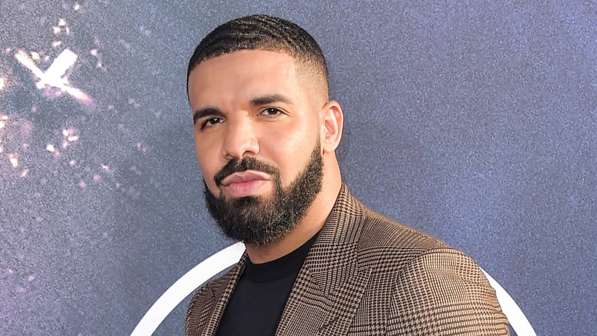 drake booed off stage for dodgers stadium appearance