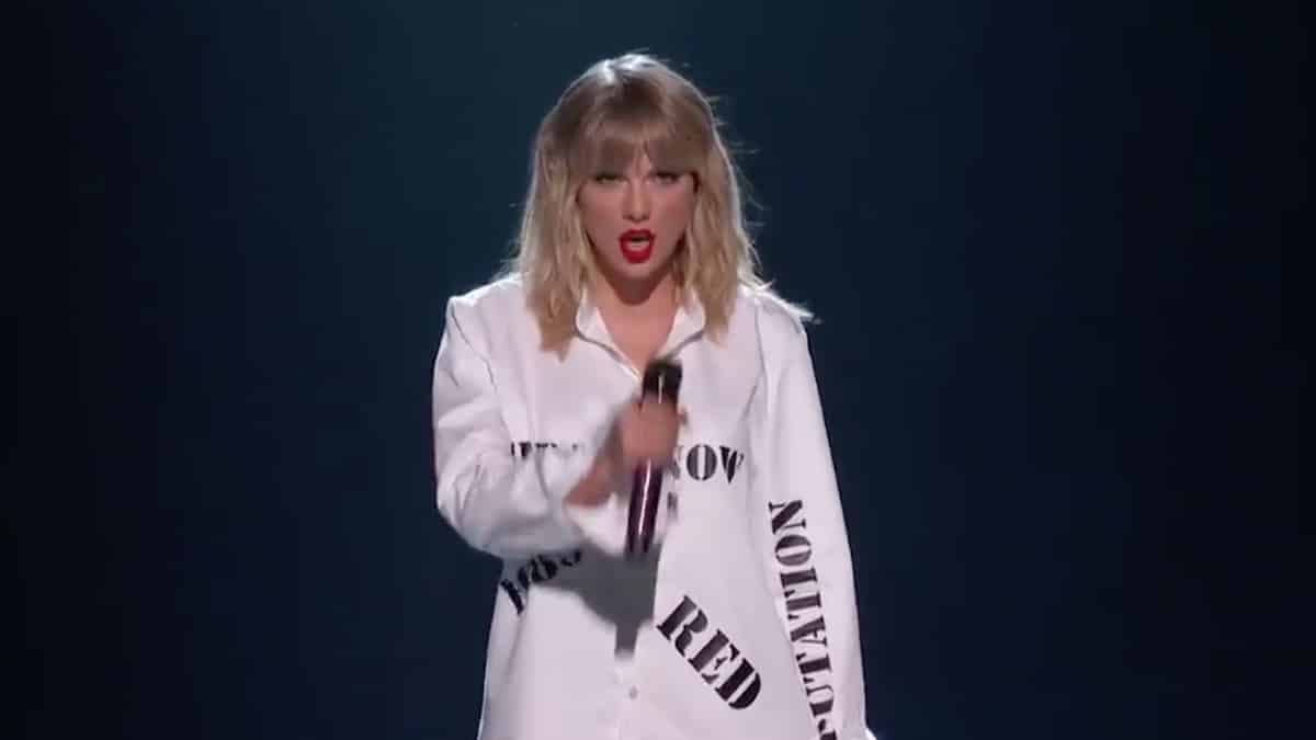 Taylor Swift during her 2019 AMAs performance