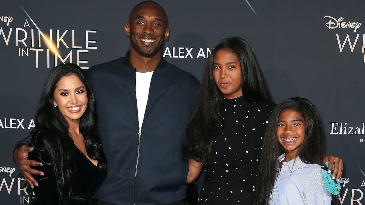 who was on board helicopter with kobe bryant during crash