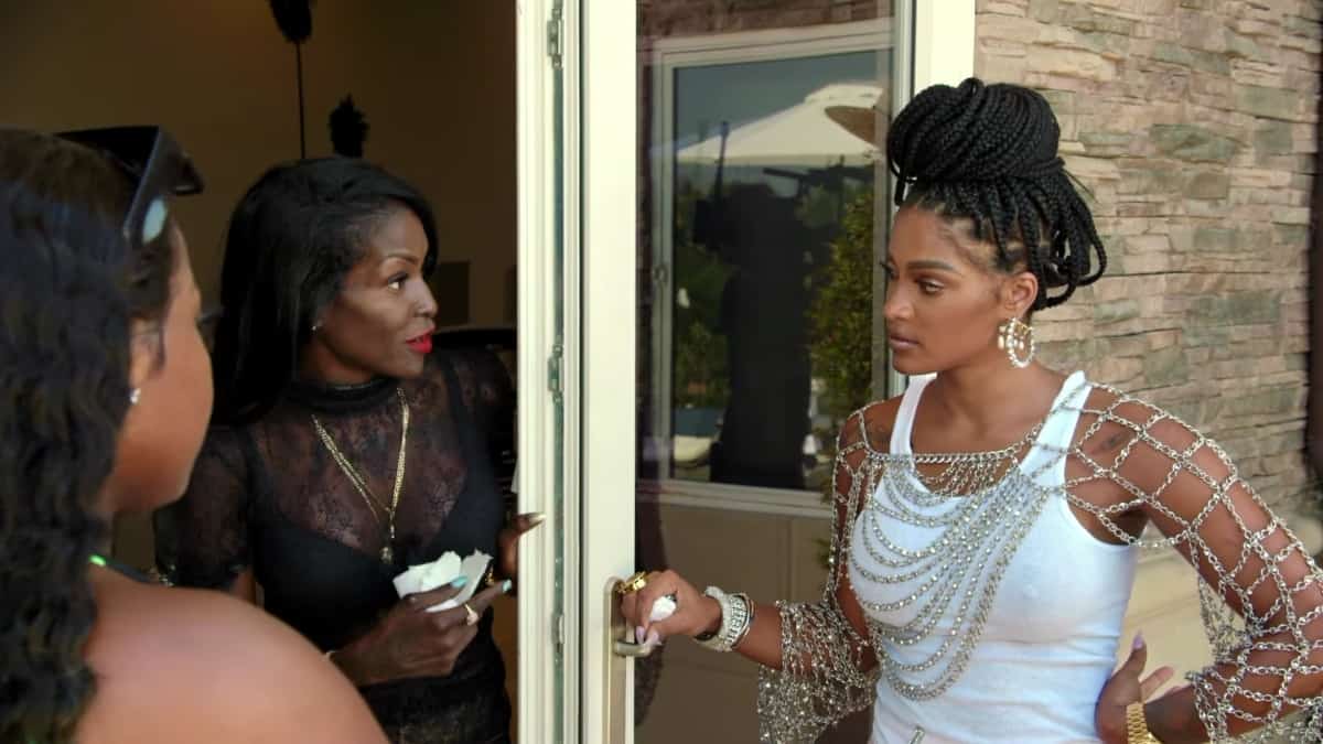 Adjua Styles with Bianca Bonnie and Joseline Hernandez on Marriage Boot Camp: Hip Hop Edition