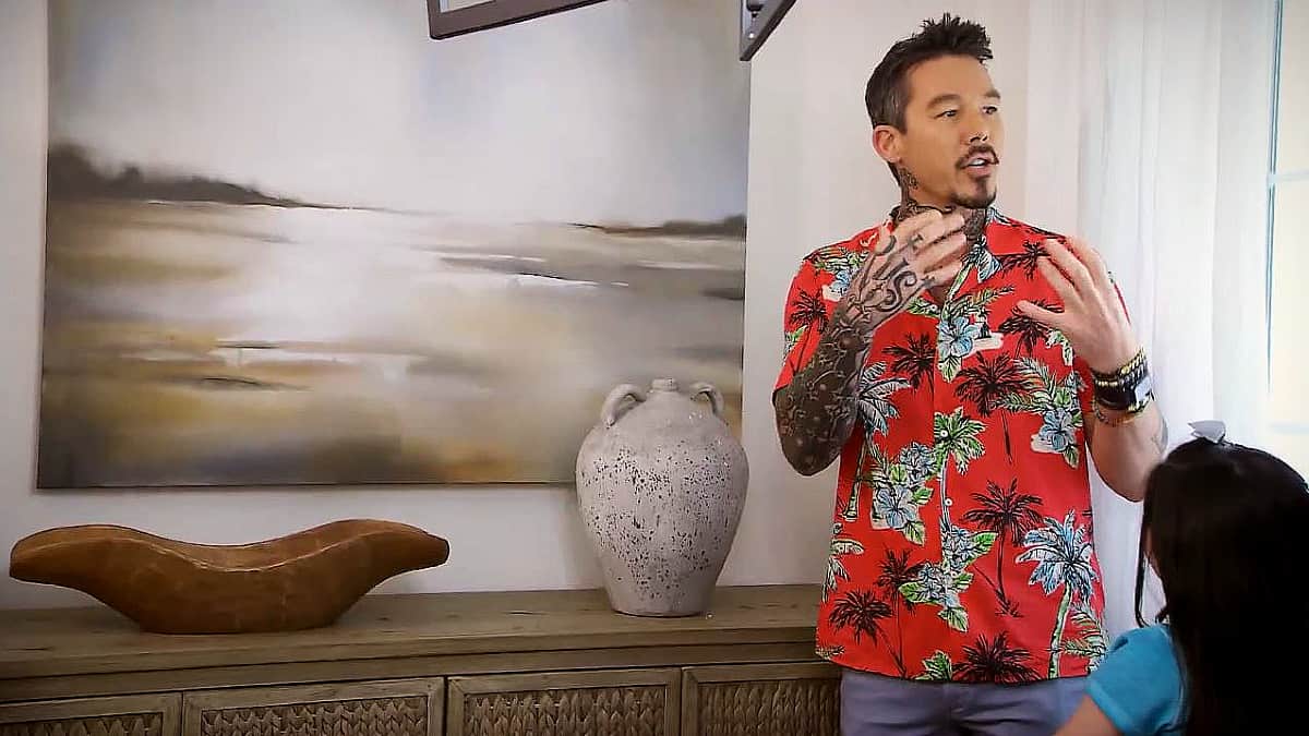 David Bromstad is on e of the special guests on the March 1 episode with the Holtzclaw family as he paints then a unique piece of art, and its beautiful. Pic credit: HGTV.