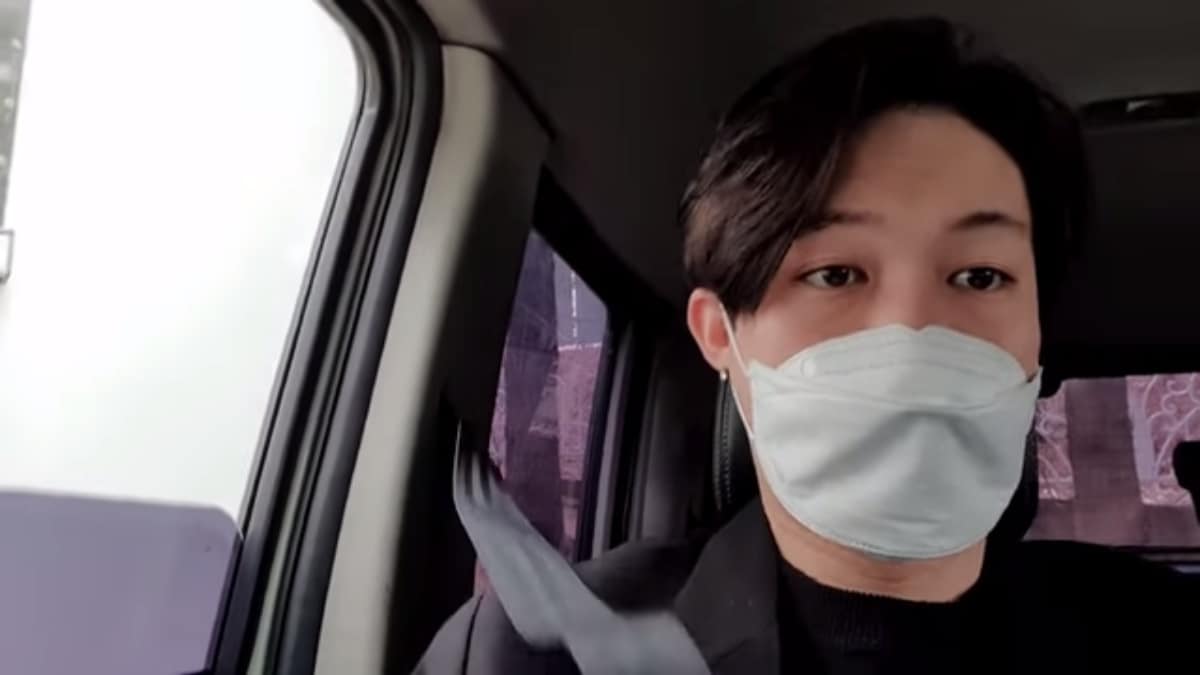 Jihoon, wearing a facemask, gave fans an update on coronavirus in Korea