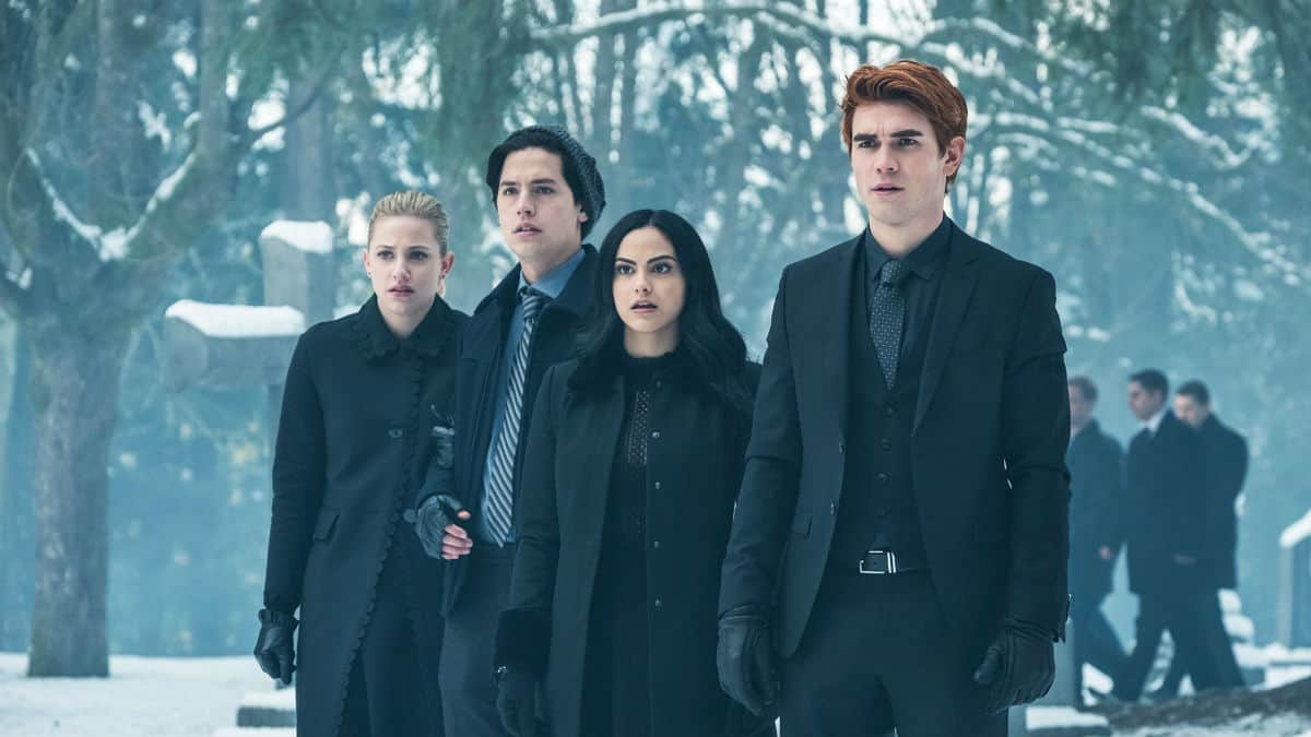 The CW shutdowns production on Riverdale.