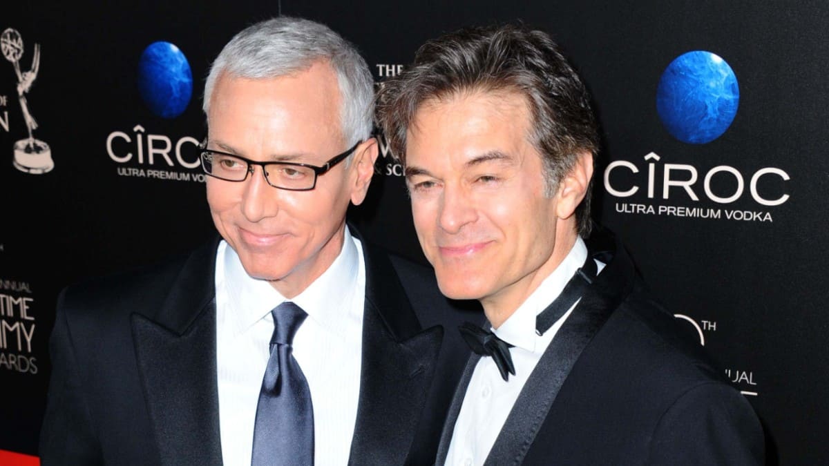 Dr. Drew and Dr. Oz on the red carpet.