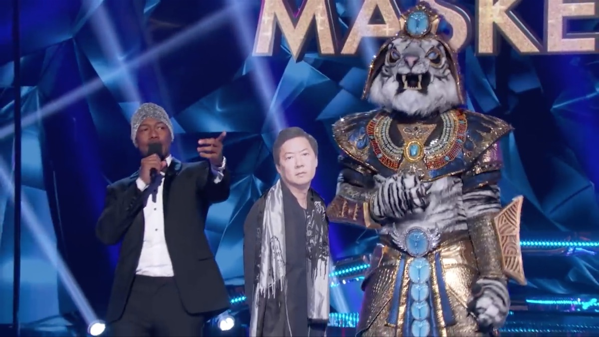 The White Tiger shows off his height compared to panelist Ken Jeong as Nick Cannon hosts on The Masked Singer. Pic credit: FOX