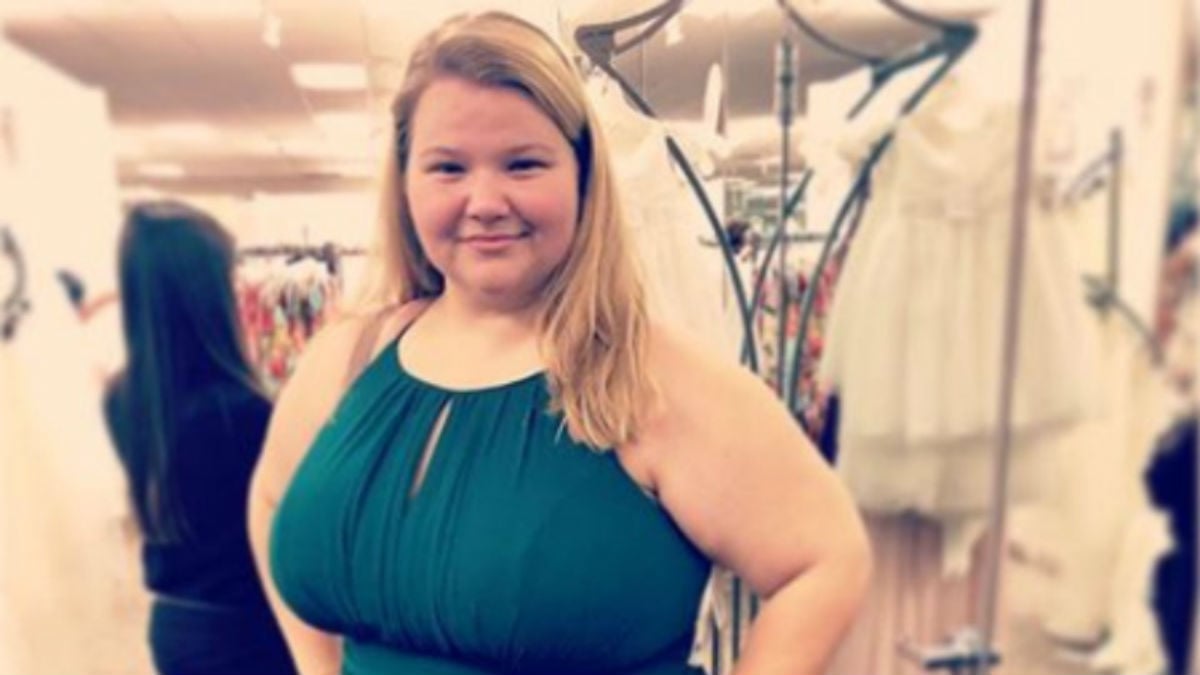 90 Day Fiance fans blast Nicole Nafziger for leaving May for months.