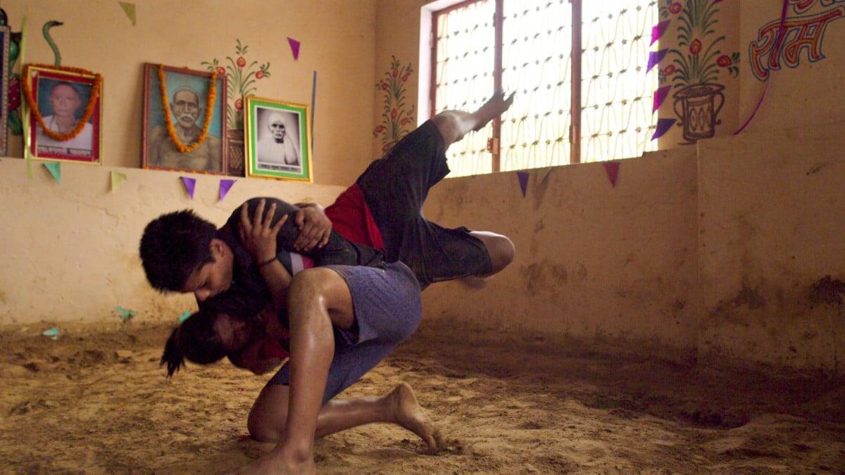 Kashish Yadav wrestling in an Akharas
