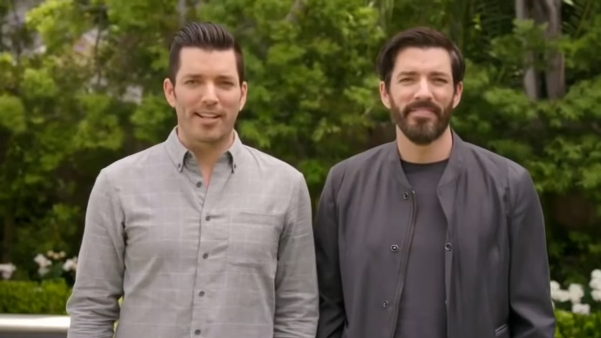 The Property The Property Brothers, Jonathan and Drew, in an episode of their new show.