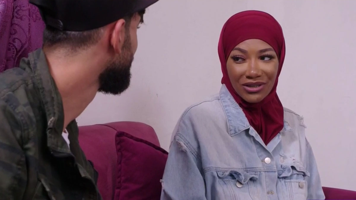 brittany wearing hijab giving questioning look to yazan on 90 day fiance the other way