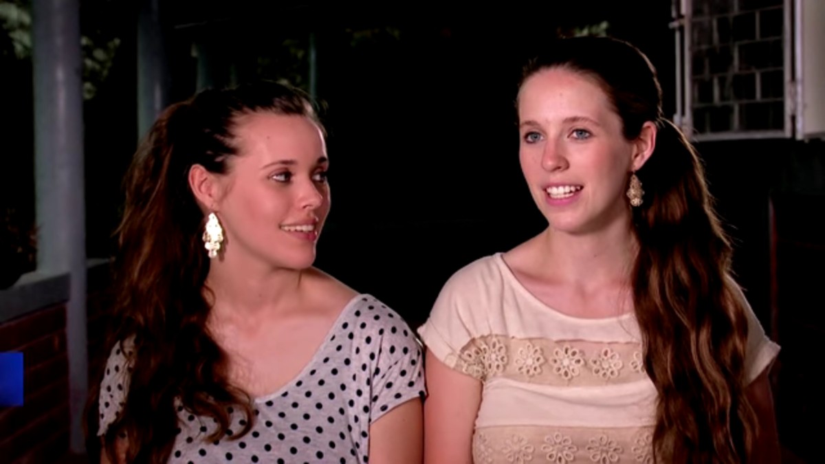 Jill and Jessa Duggar in a Counting On confessional.