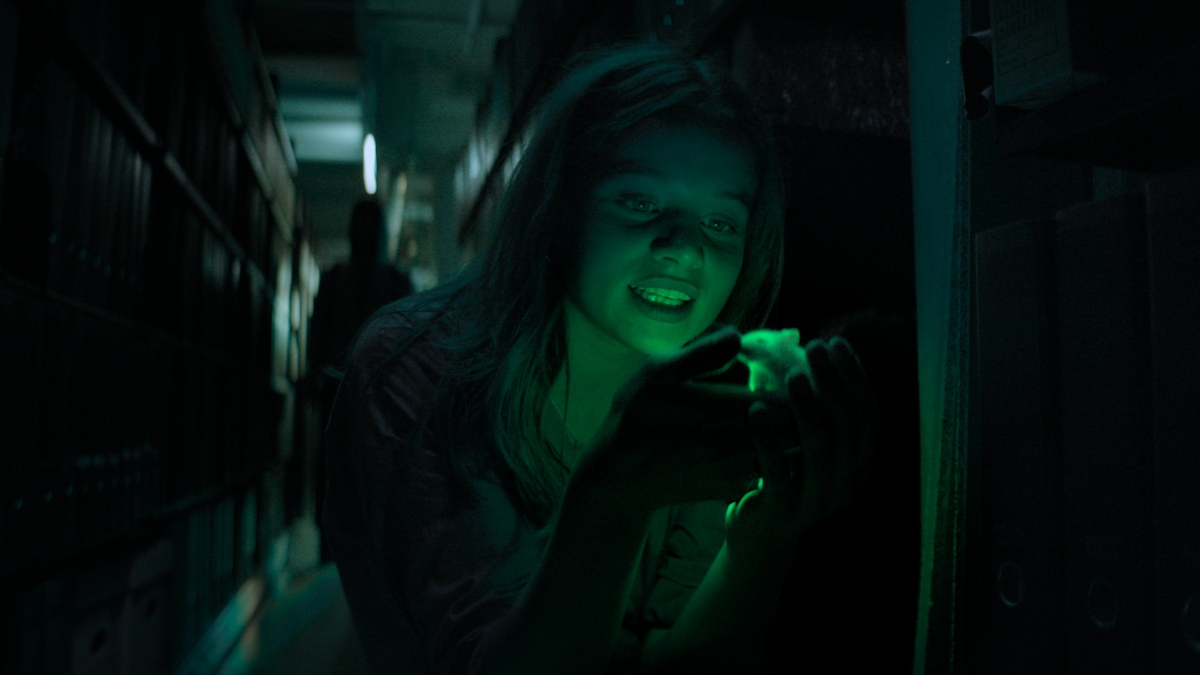 Luna Wedler as Mia in Biohackers