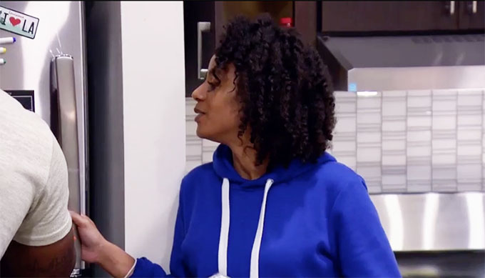 MAFS Season 11 Karen looking at what Miles wrote on refrigerator