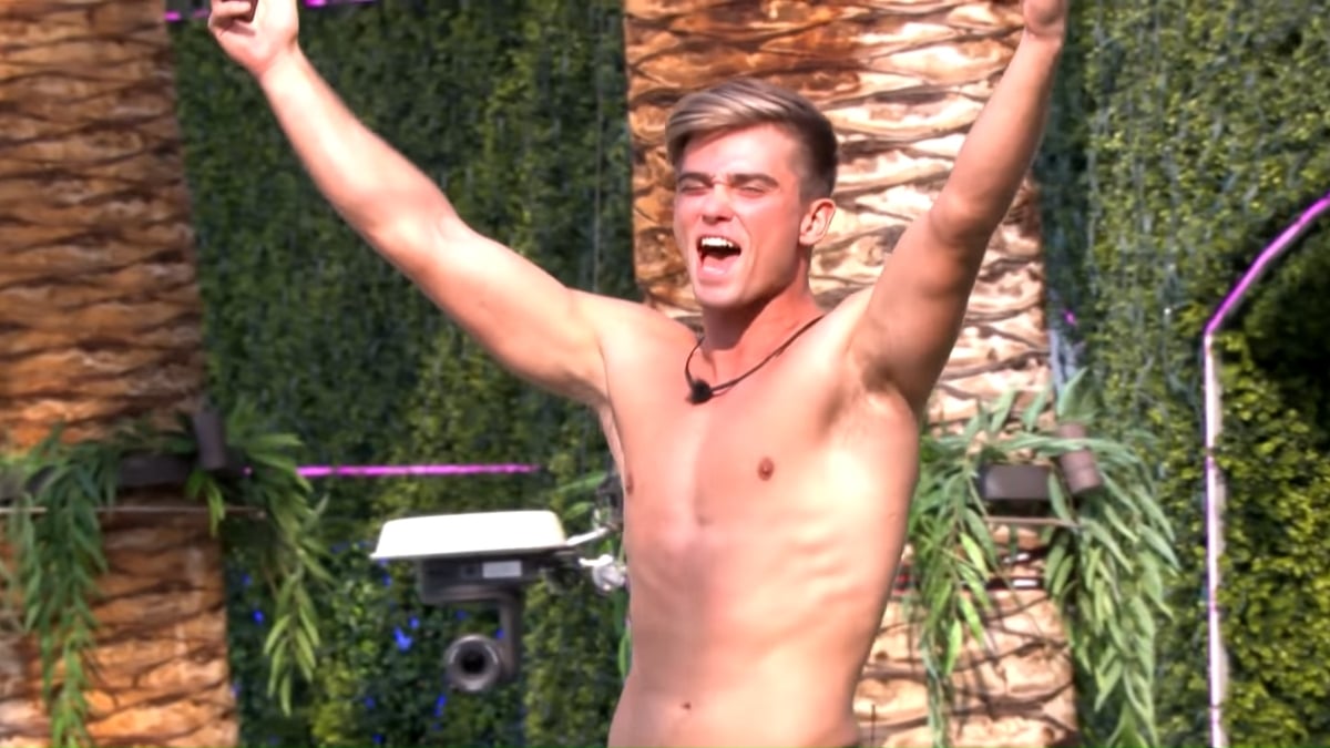 Love Island USA contestant Noah Purvis mysteriously left the show.