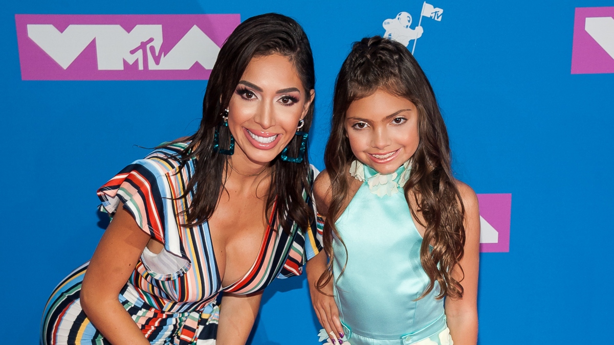 Sophia is embarrassed by her mom Farrah Abraham