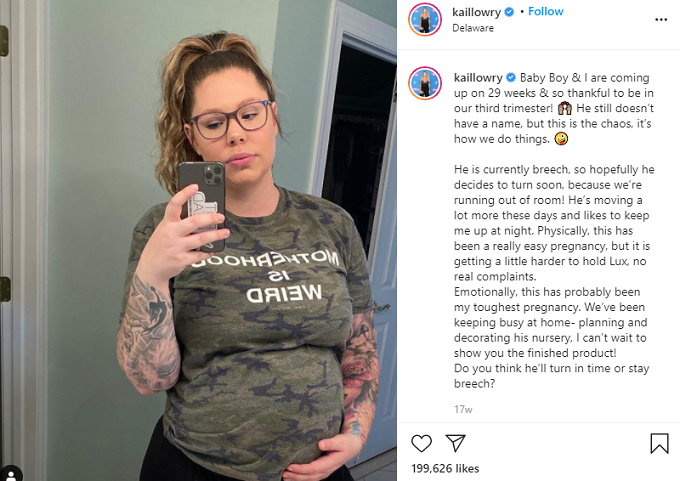 Kailyn Lowry poses in a mirror pregnant