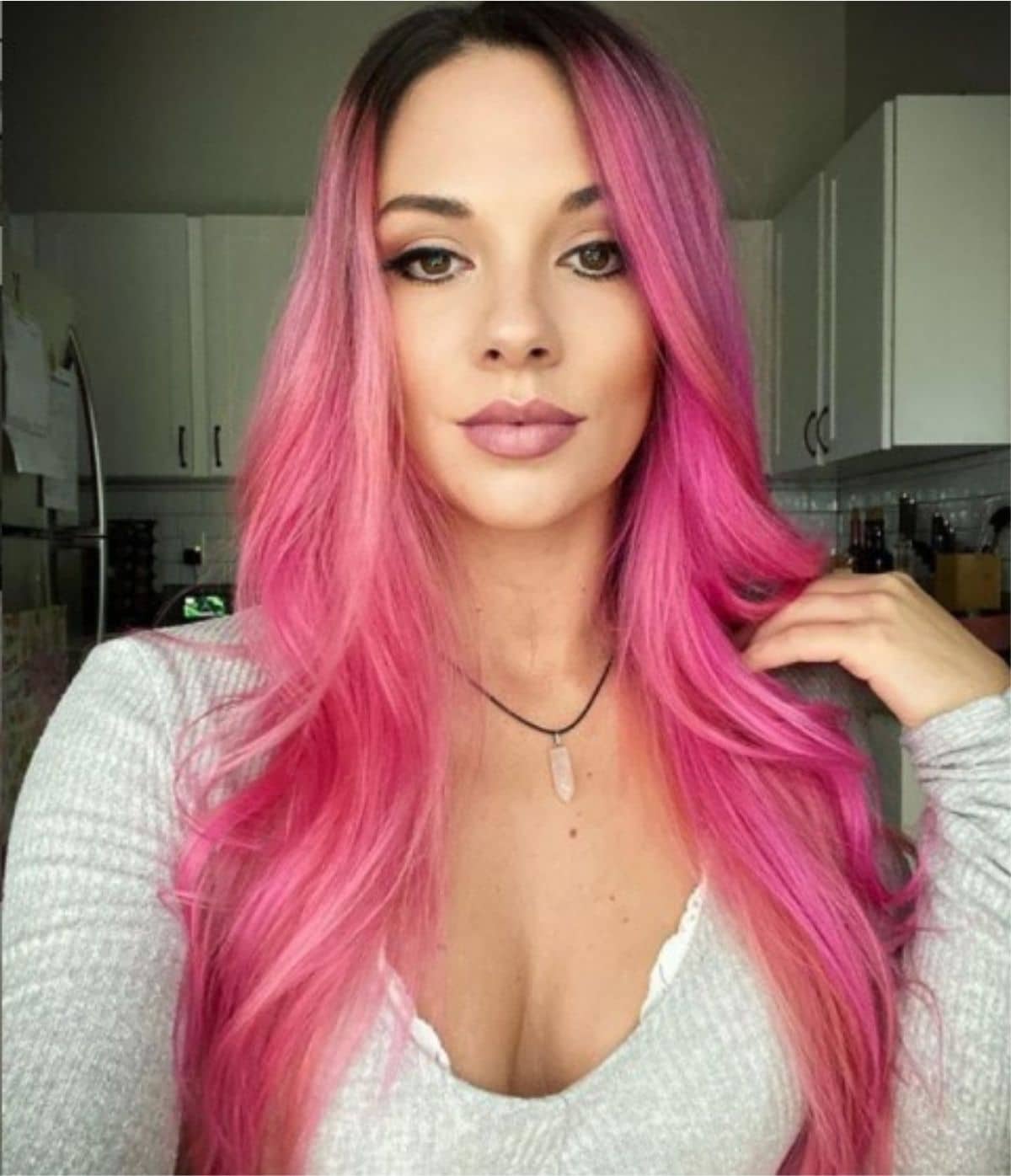 90 Day Fiance: Before the 90 Days star, Avery Warner, shows off new pink hair.