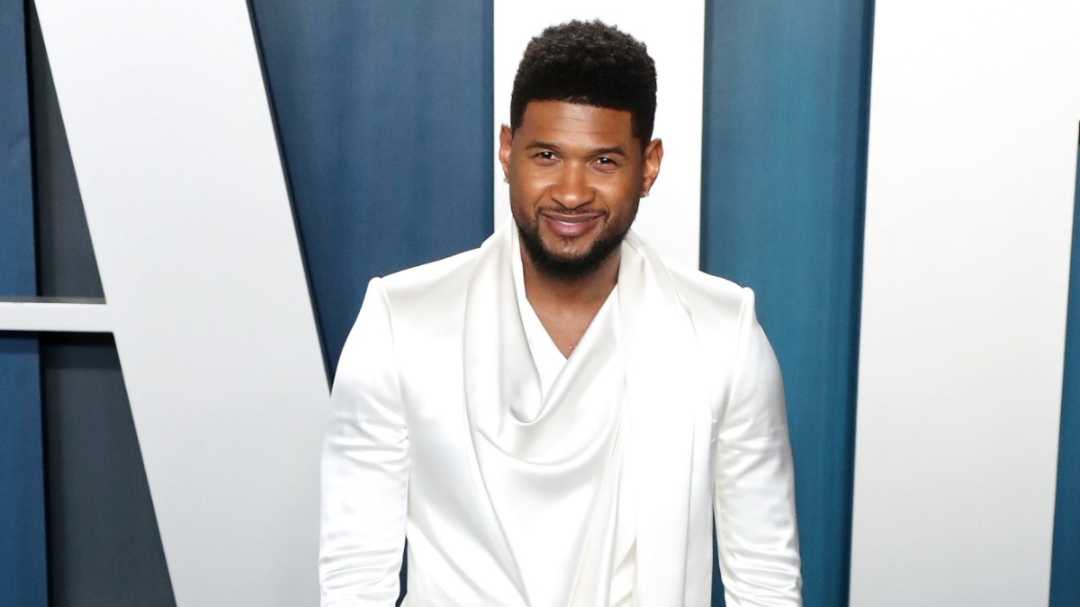 Usher on the red carpet