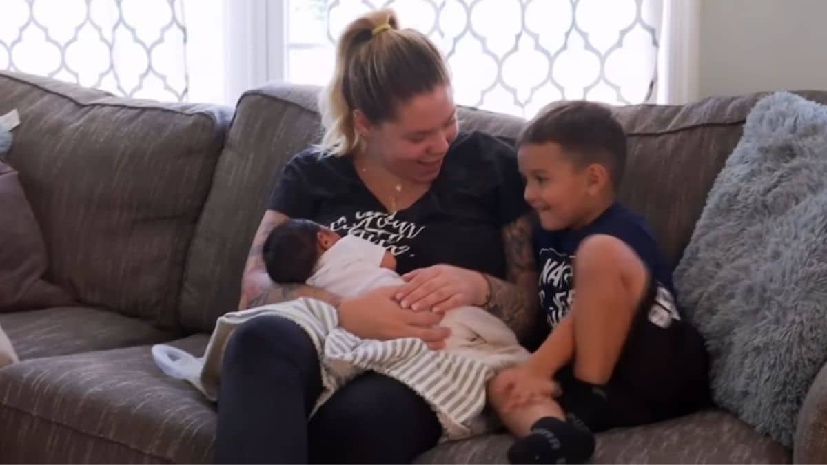 Kailyn Lowry shows her son Lincoln his new baby brother on an episode of Teen Mom 2
