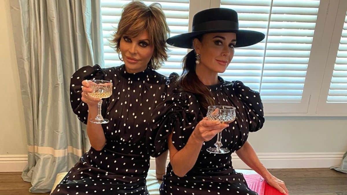 RHOBH costars Lisa Rinna and Kyle Richards don matching outfits