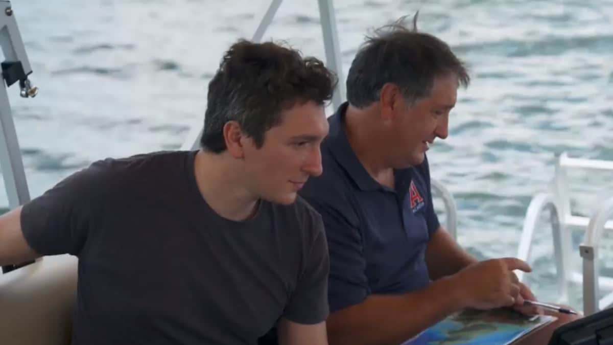 Alex Lagina and Ian Spooner search the ocean