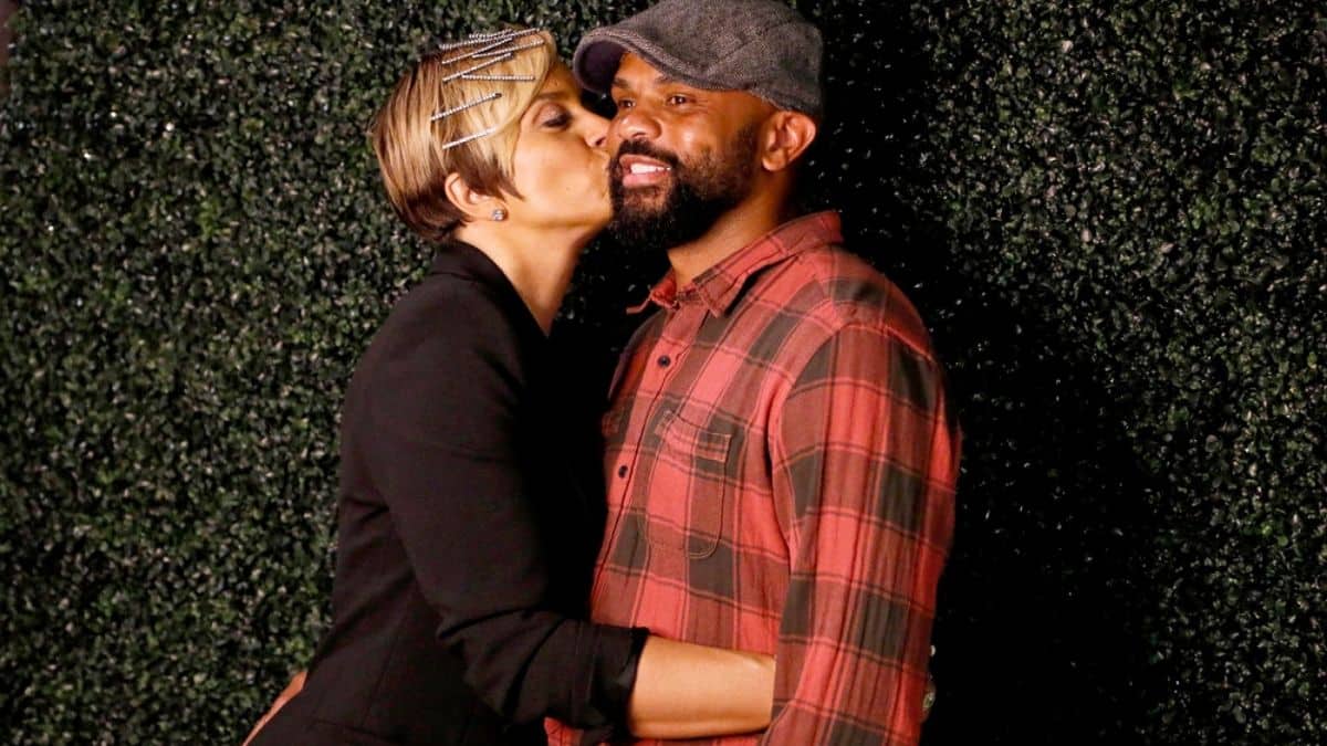 Robyn and Juan Dixon are officially engaged, but their wedding plans are on hold due to COVID-19