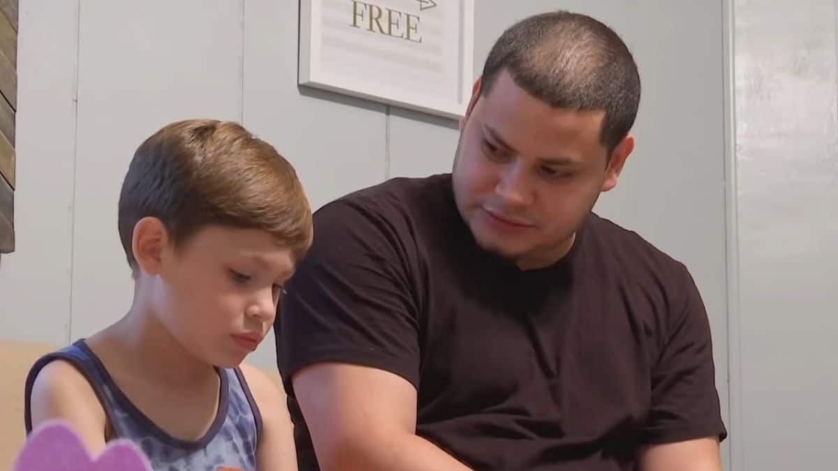 Jo Rivera with his son Isaac during an episode of Teen Mom 2