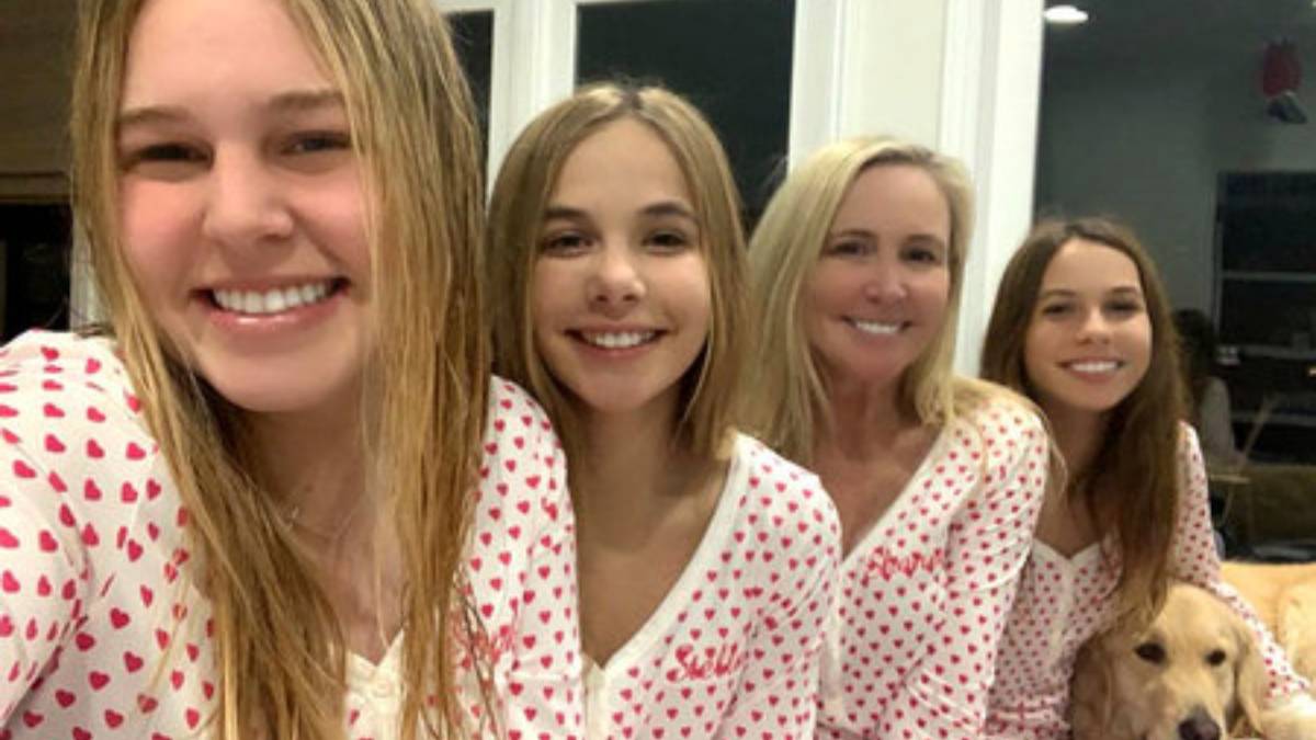 Shannon Beador's daughters pose with Shannon in matching pajamas.
