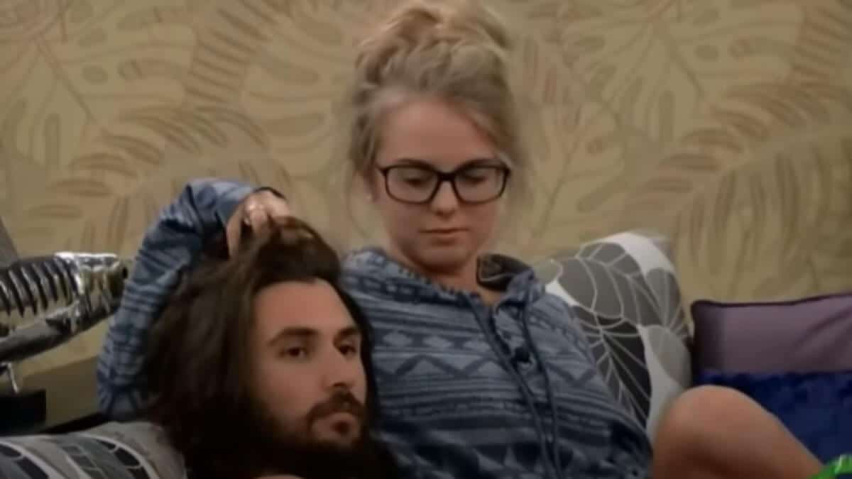 Nicole And Victor In BB18
