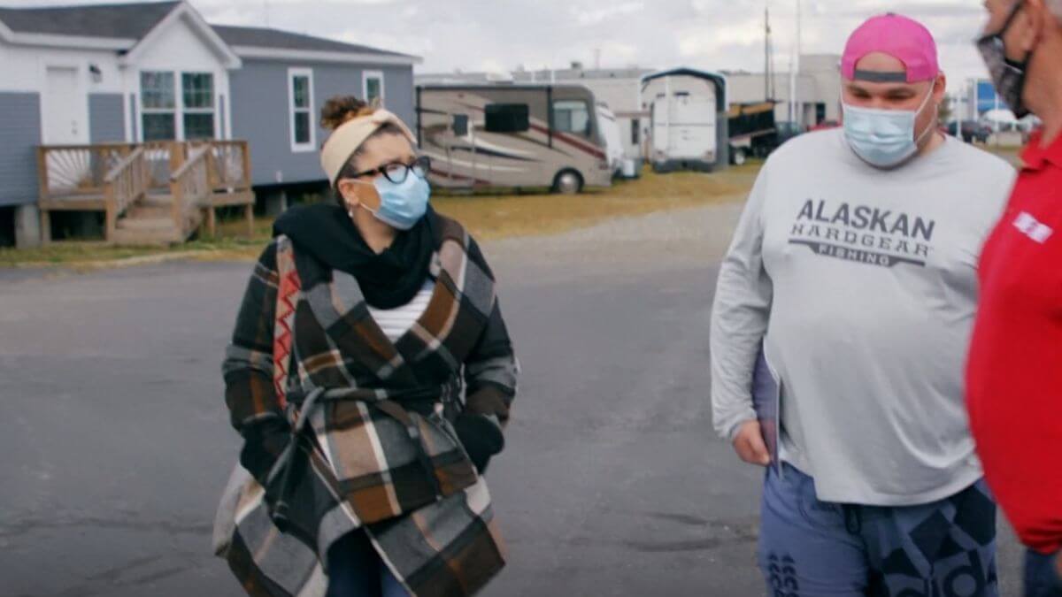 Amber Portwood and Gary Shirley look at modular homes to build on his property