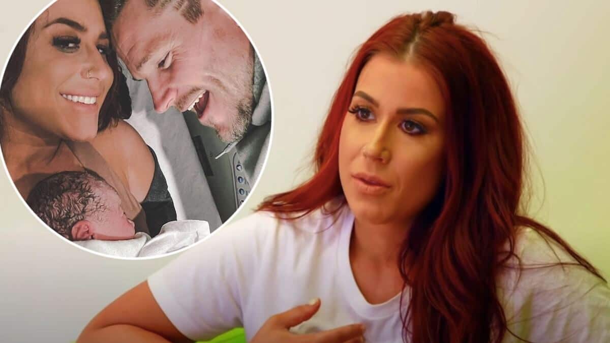 Chelsea Houska close up with family photo in corner.