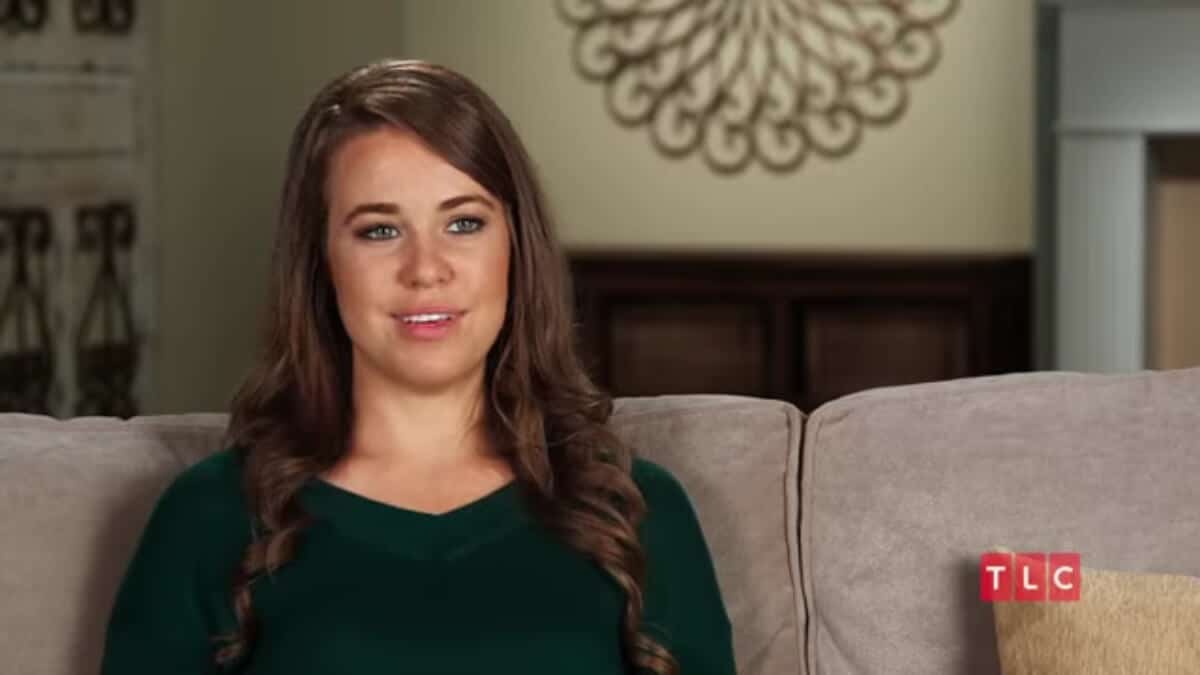 Jana Duggar in a Counting on confessional.